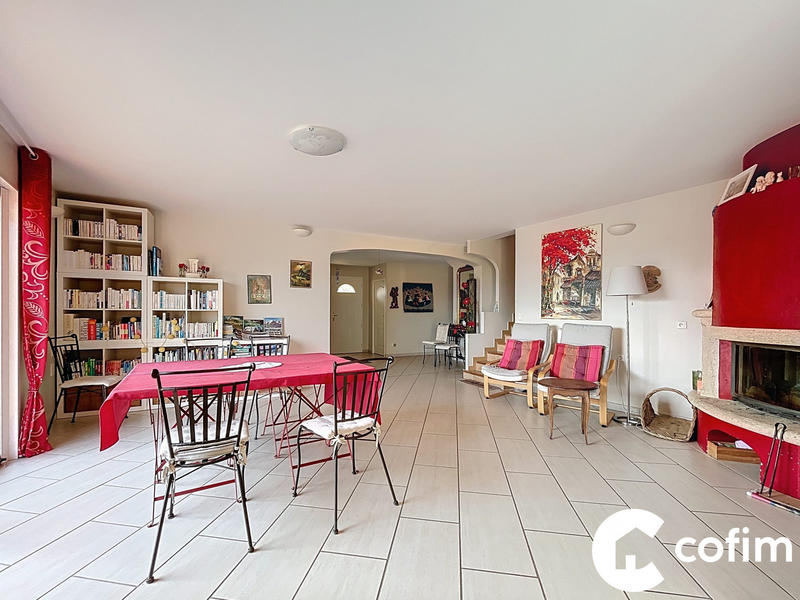 Maison - 237 m² - 10 pièces