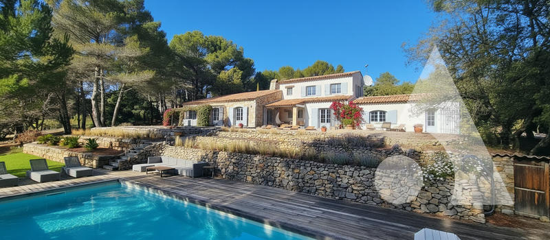 Villa - 221 m² - 6 pièces