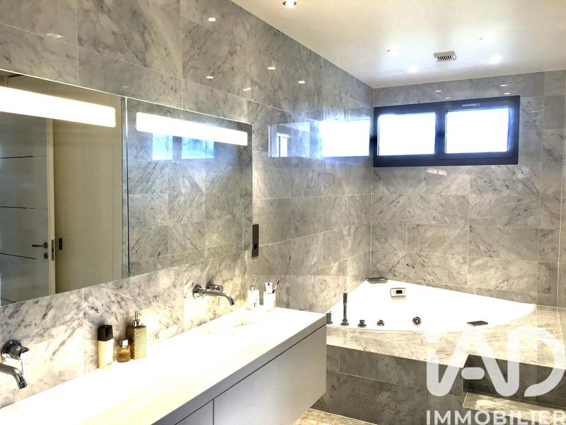 Maison de maîtres - 270 m² - 6 pièces