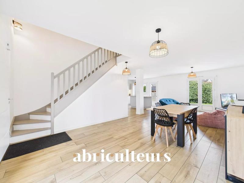 Maison - 104 m² - 5 pièces