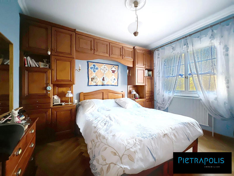 Maison traditionnelle - 165 m² - 8 pièces