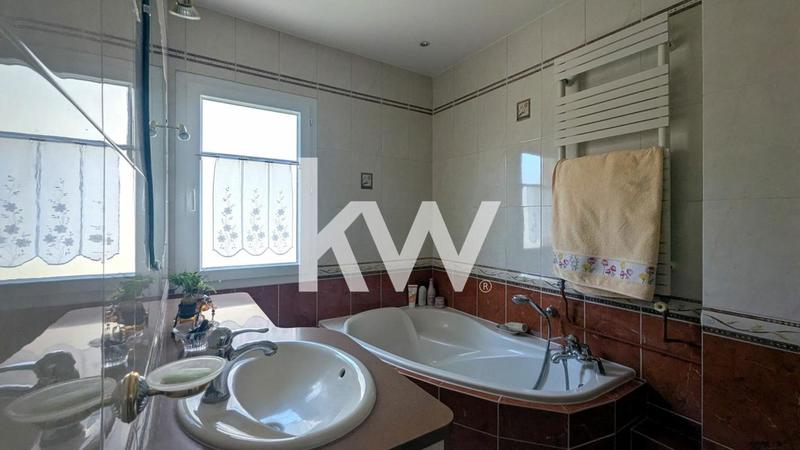 Maison - 90 m² - 3 pièces