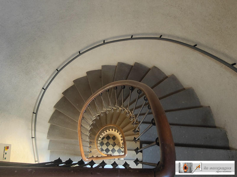 Maison traditionnelle - 283 m² - 17 pièces