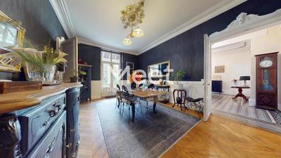 Propriété - 425 m² - 9 pièces