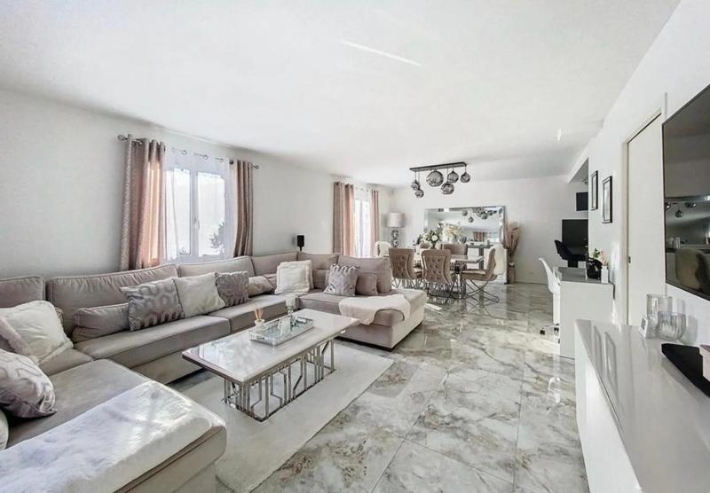 Maison - 200 m² - 6 pièces