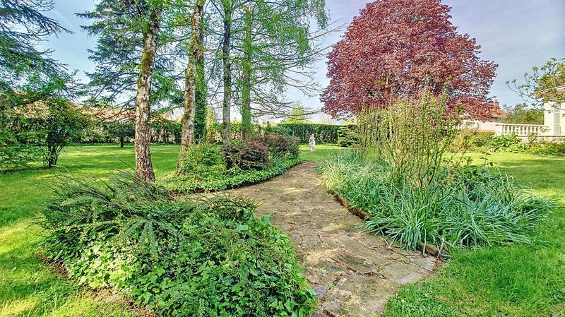 Maison - 370 m² - 10 pièces