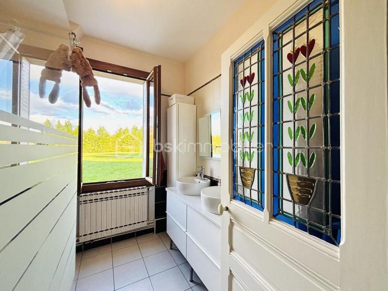 Propriété - 230 m² - 7 pièces