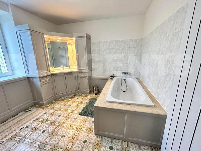 Briarde - 269 m² - 10 pièces