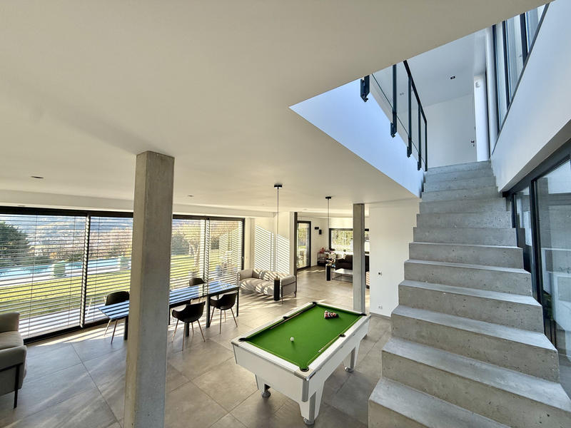 Villa - 300 m² - 9 pièces