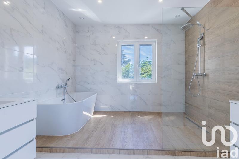 Maison - 216 m² - 7 pièces