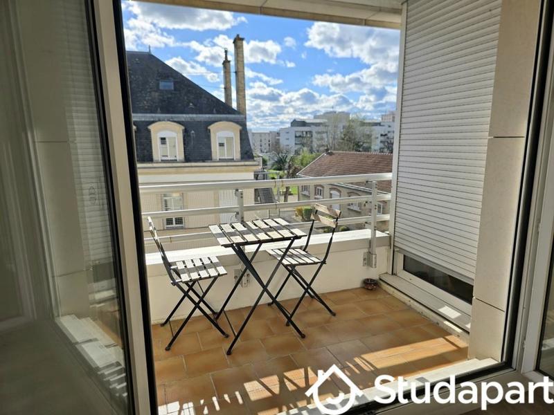 Chambre - 11 m² - 1 pièce