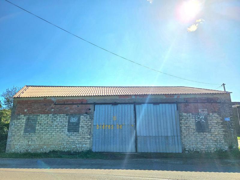 Maison - 610 m² - 5 pièces