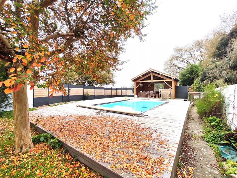 Maison - 275 m² - 8 pièces