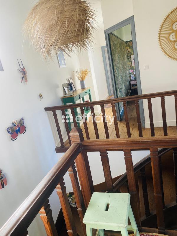 Maison - 246 m² - 10 pièces