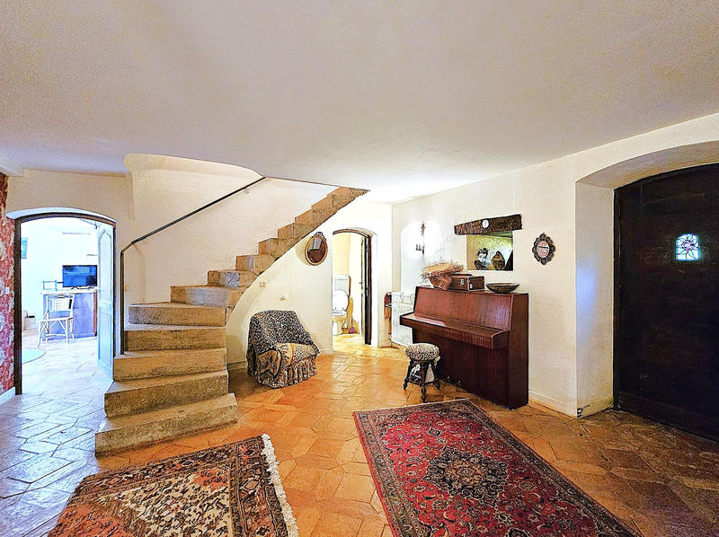 Maison - 220 m² - 7 pièces
