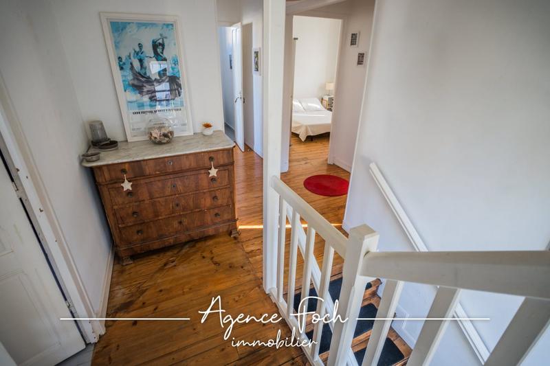 Maison - 210 m² - 6 pièces