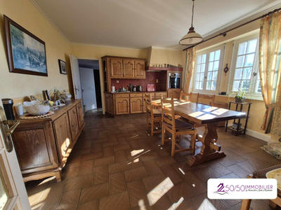 Maison traditionnelle - 142 m² - 7 pièces