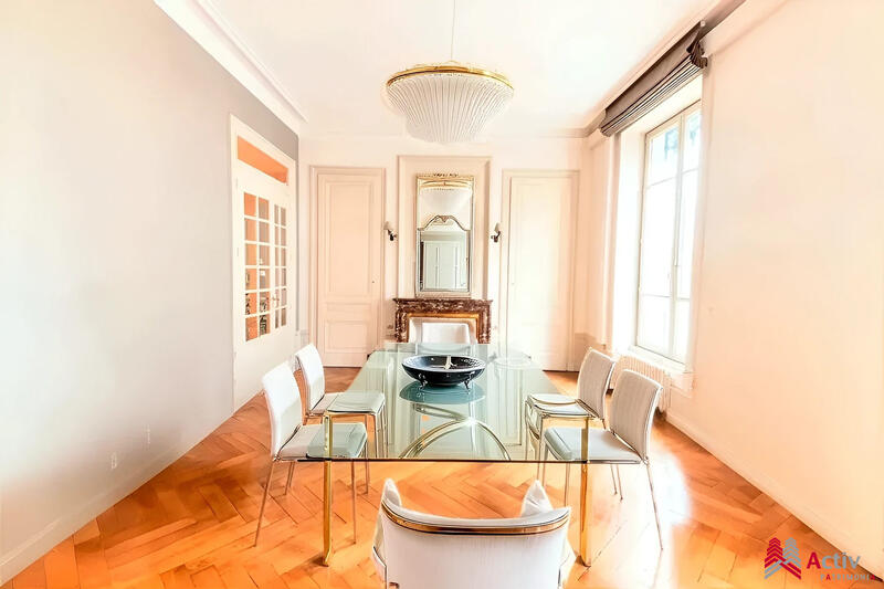 Appartement - 188 m² - 7 pièces