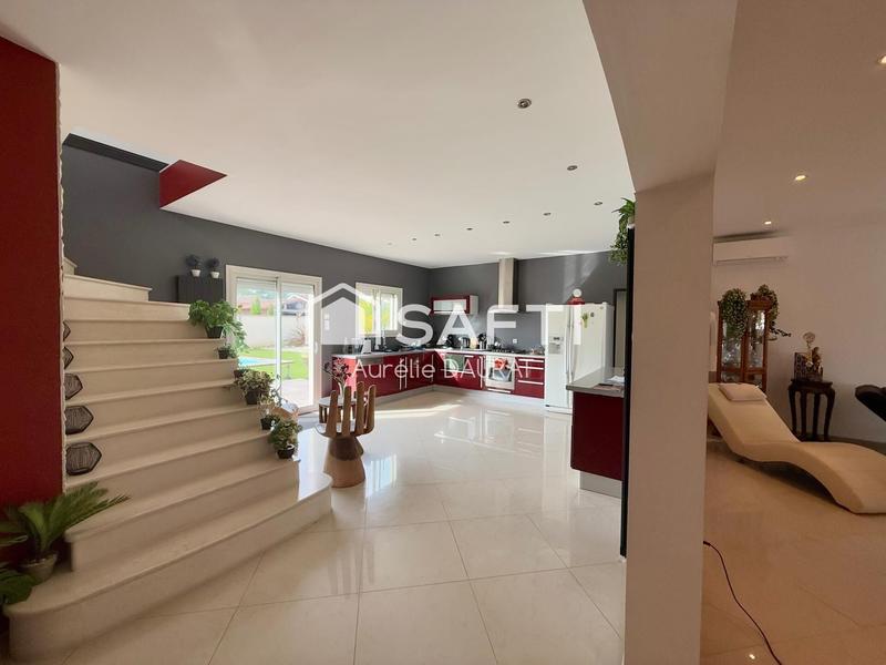 Maison - 250 m² - 7 pièces