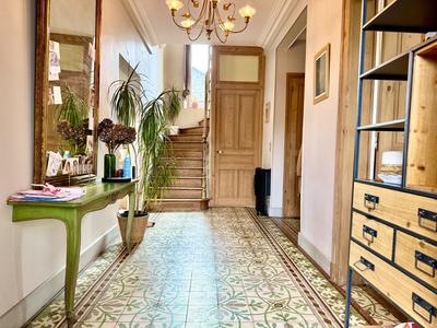 Maison - 226 m² - 9 pièces