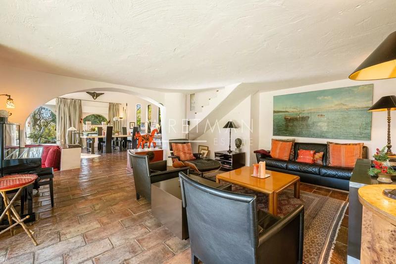 Villa - 407 m² - 11 pièces