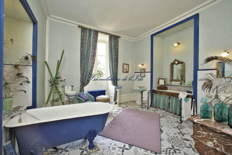 Maison - 792 m² - 14 pièces