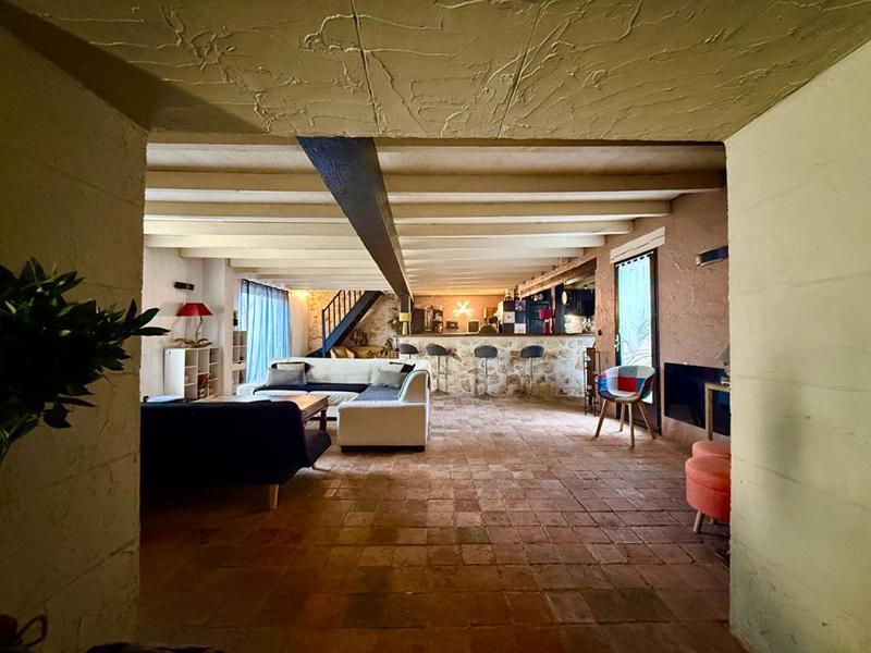 Maison - 260 m² - 10 pièces