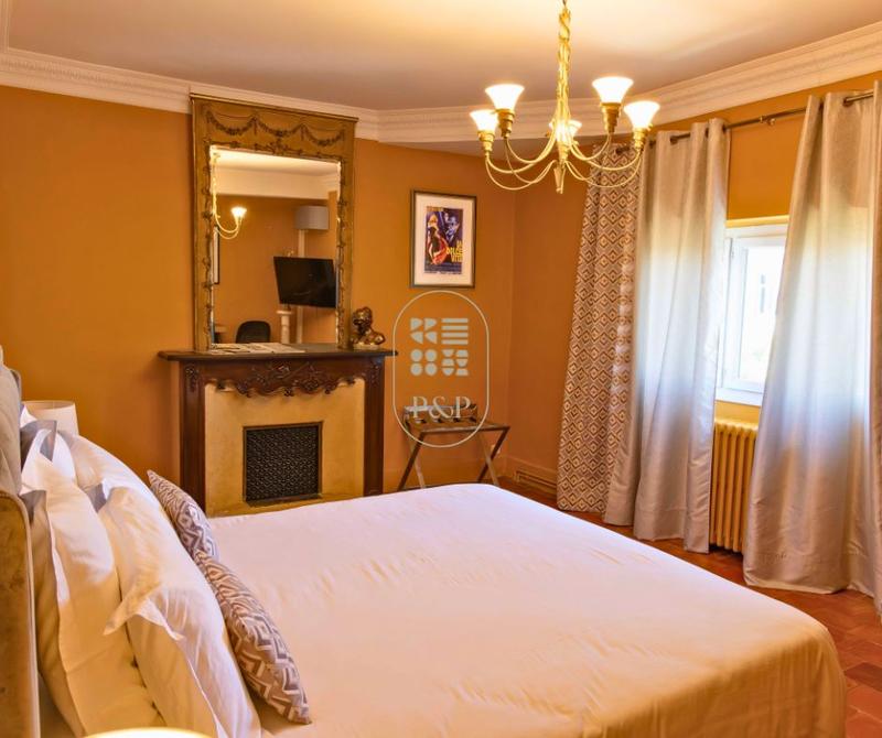 Maison - 408 m² - 7 pièces