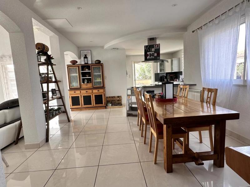 Maison - 180 m² - 8 pièces