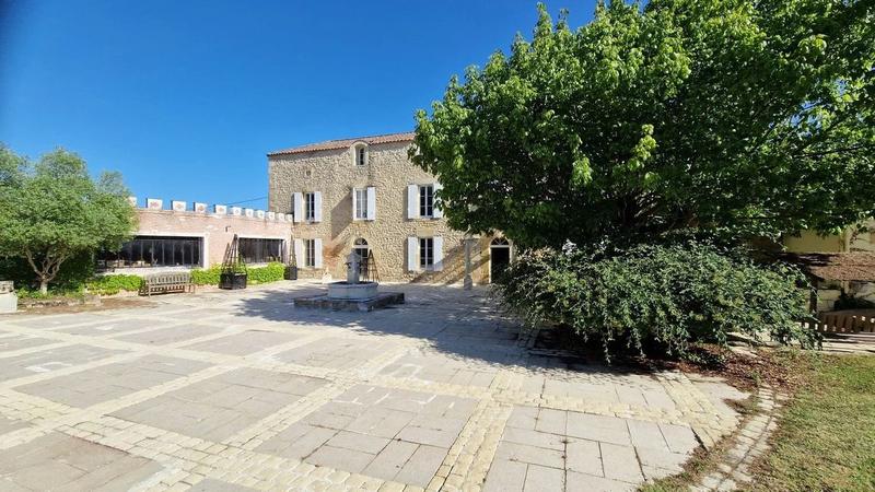 Demeure - 1 000 m² - 20 pièces