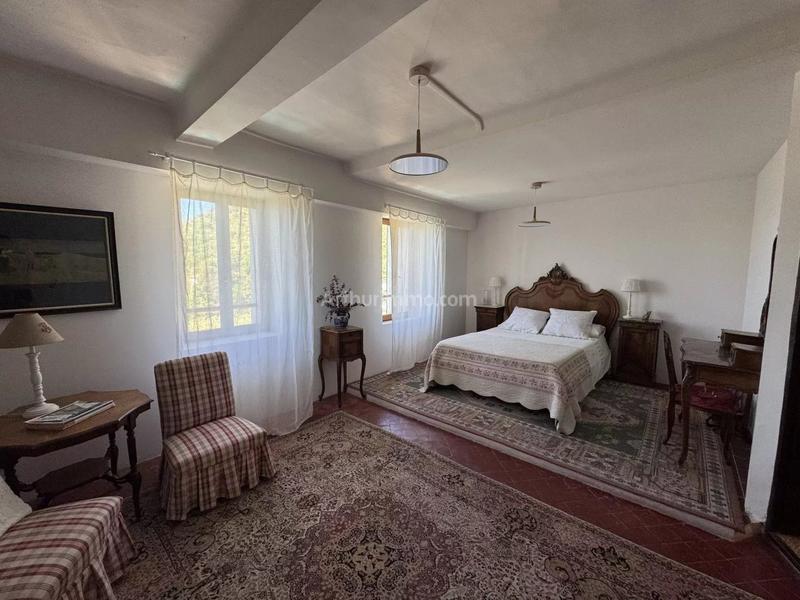 Maison - 278 m² - 9 pièces