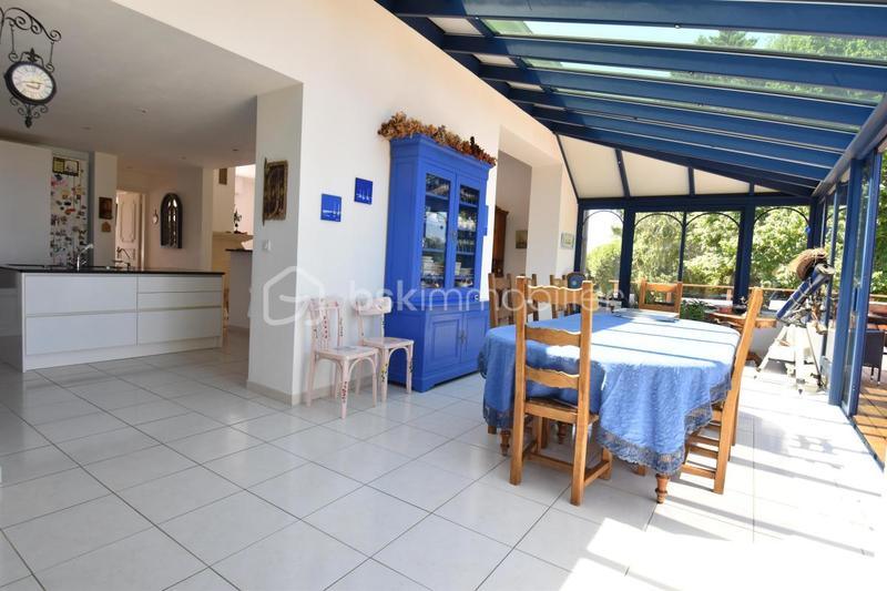 Demeure - 303 m² - 11 pièces