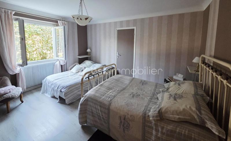 Maison - 186 m² - 8 pièces