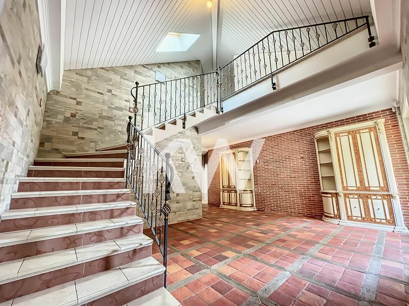 Villa - 548 m² - 22 pièces