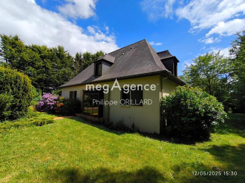 Maison - 208 m² - 8 pièces