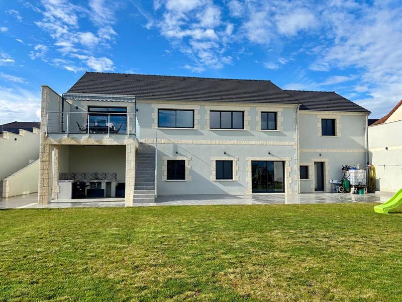 Maison - 301 m² - 9 pièces