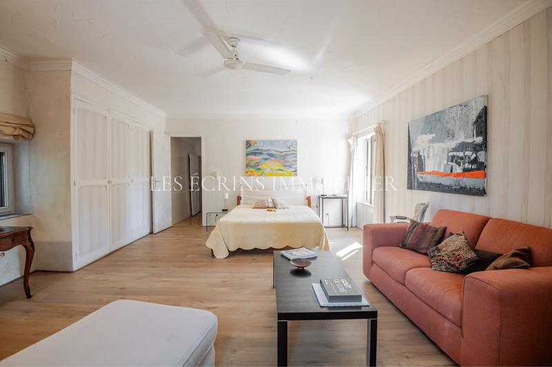 Maison - 600 m² - 8 pièces