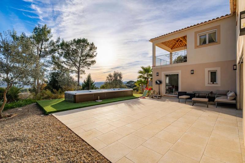 Maison - 187 m² - 10 pièces