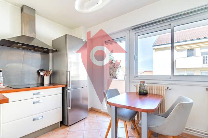 Appartement - 100 m² - 3 pièces