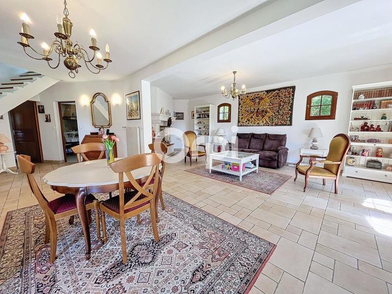 Maison - 264 m² - 7 pièces