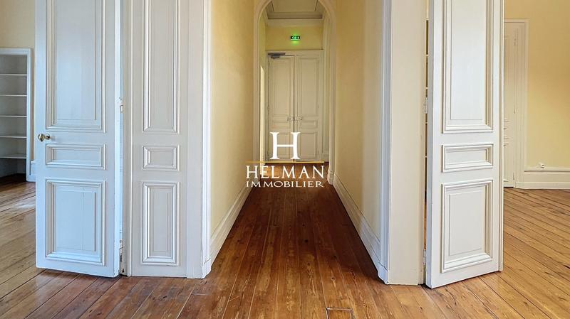 Château - 550 m² - 17 pièces