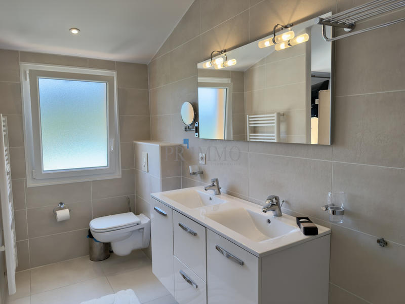 Villa - 242 m² - 6 pièces