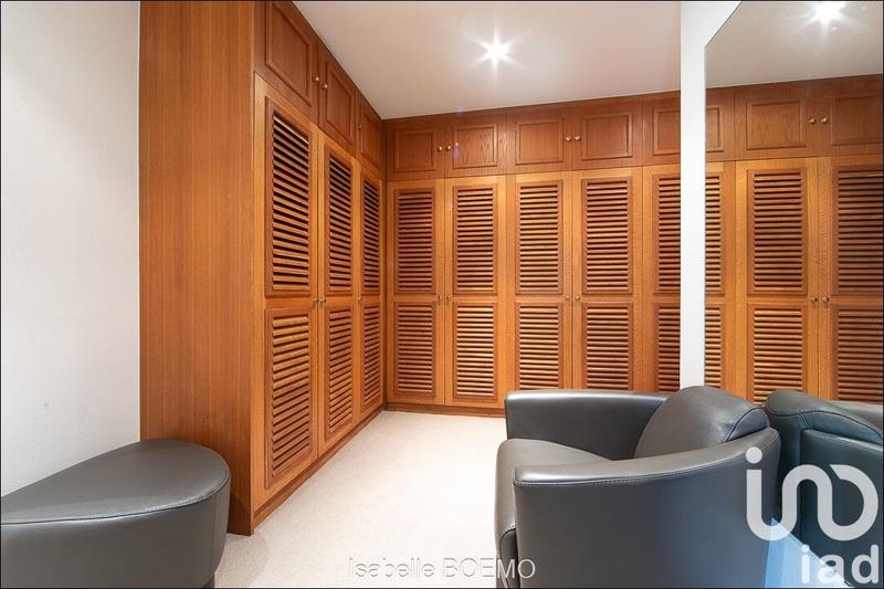 Maison - 360 m² - 9 pièces