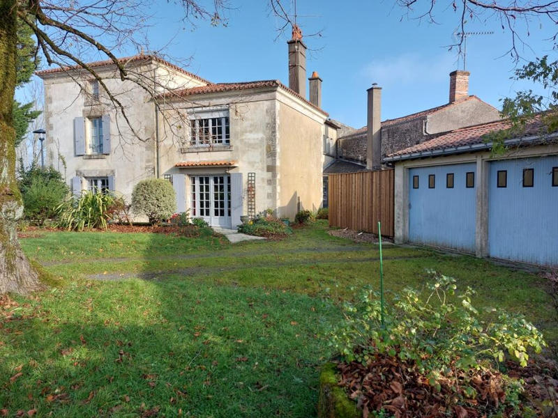 Maison - 220 m² - 11 pièces
