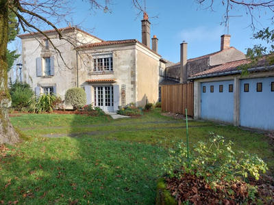 Maison - 220 m² - 11 pièces