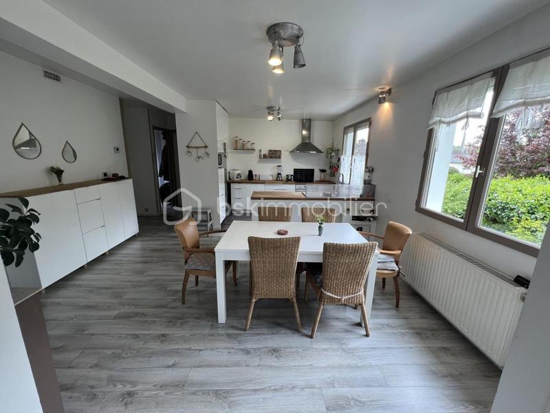 Maison - 185 m² - 8 pièces