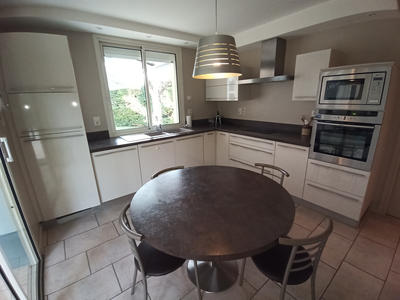 Maison - 213 m² - 8 pièces