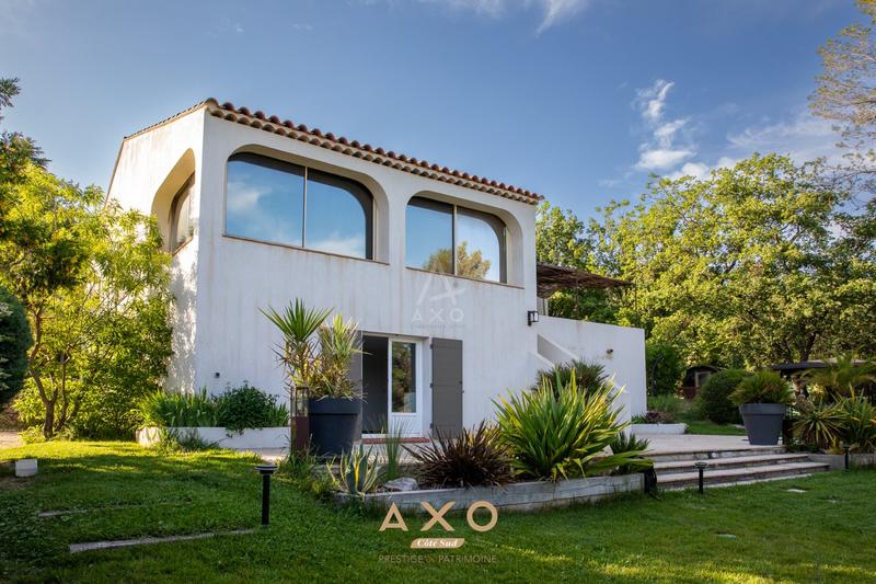 Maison - 278 m² - 8 pièces