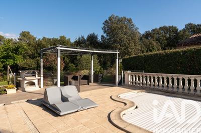 Maison - 180 m² - 6 pièces