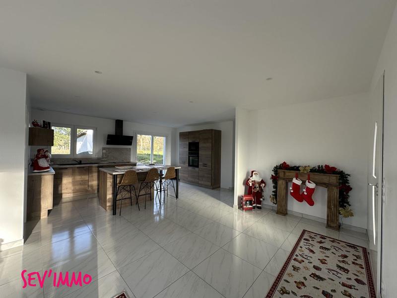 Maison - 102 m² - 4 pièces